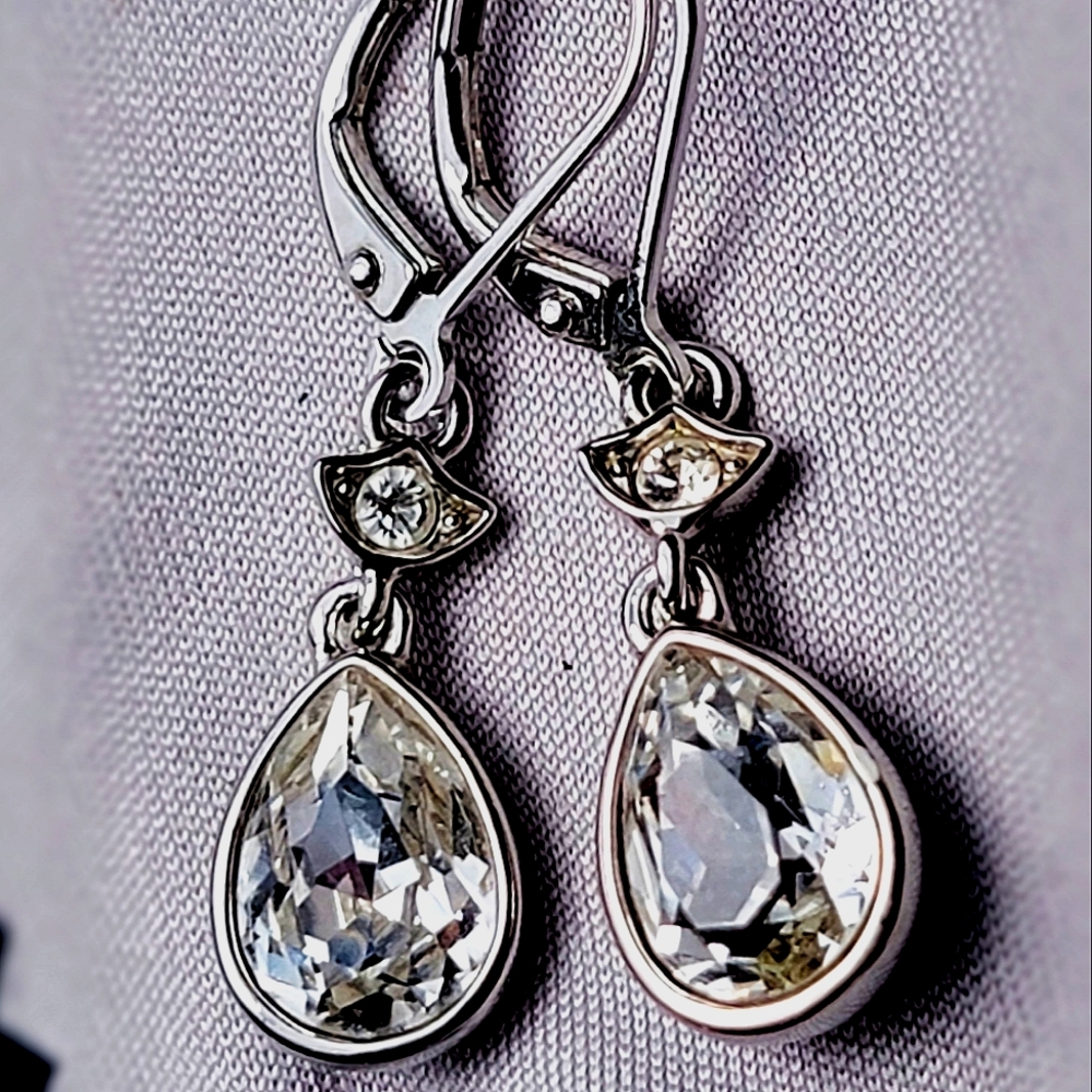 Givenchy ★ Swarovksi Crystal ★ Pearl Drop ★ Silver Tone ★ SPARKLING ✨️ PRISTINE